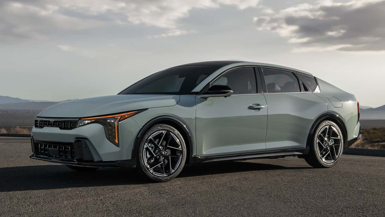 KIA K4 2024 2025 ocelové dveře auta