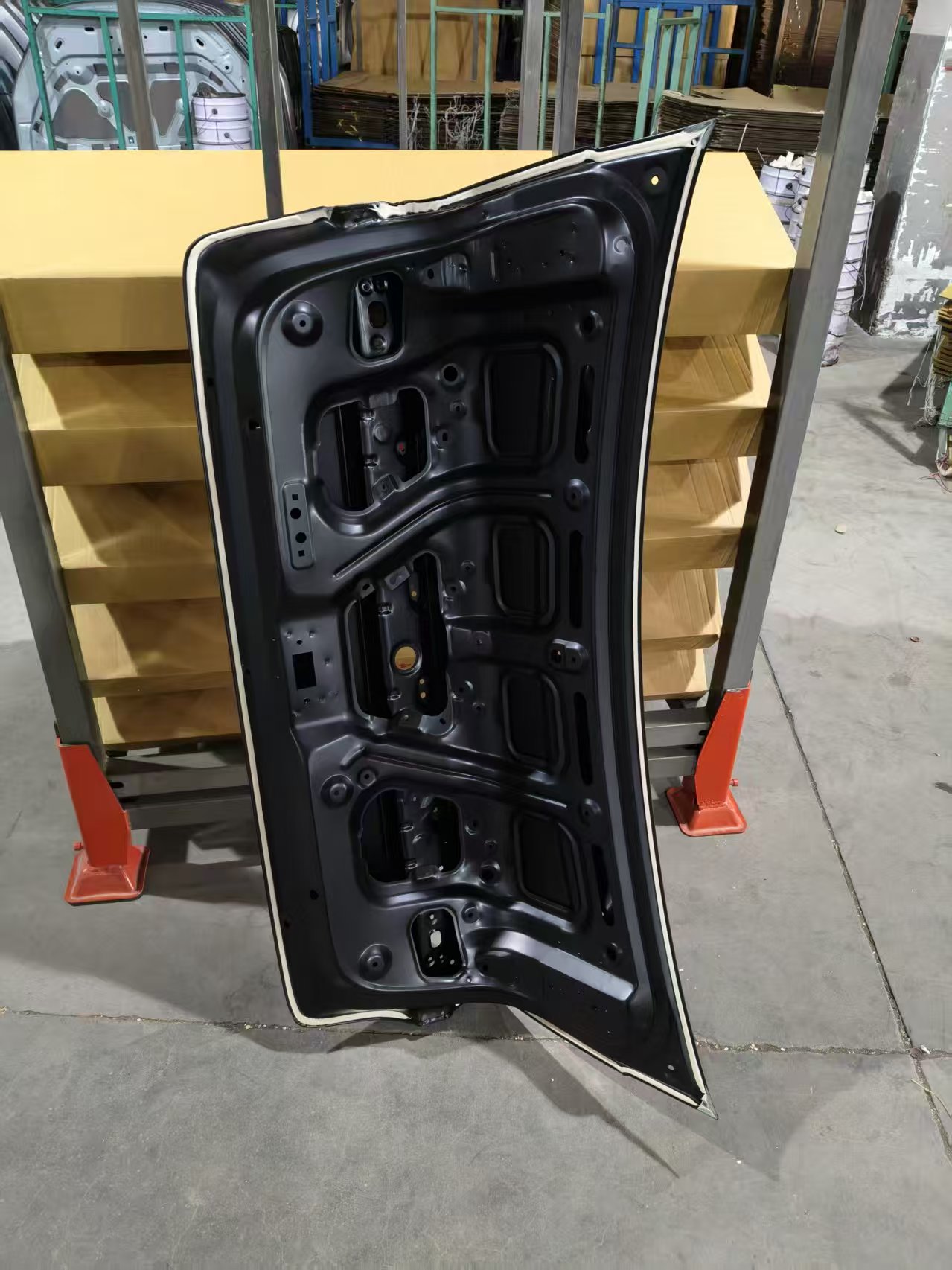 KIA K4 24 Ocelové víko kufru